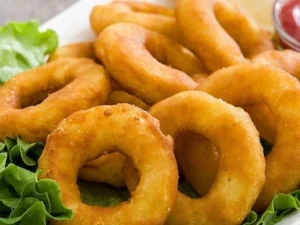 Calamari pane cu sos sweet-chilly