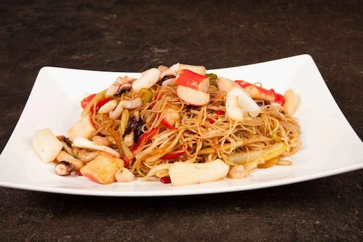Noodles cu fructe de mare