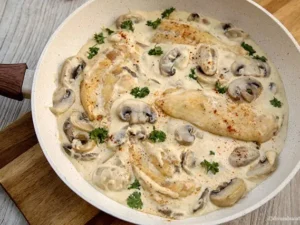 Piept de pui cu sos alb
